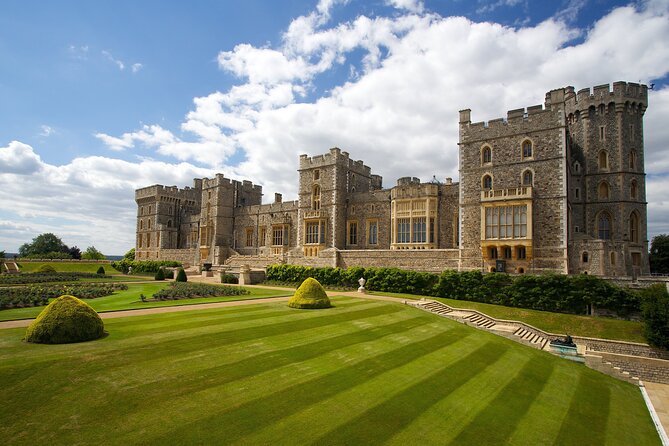 2-Day Windsor, Stonehenge, Bath & Oxford Tour Including Admission - Stonehenge in the Middle of the Day, With Admission Included