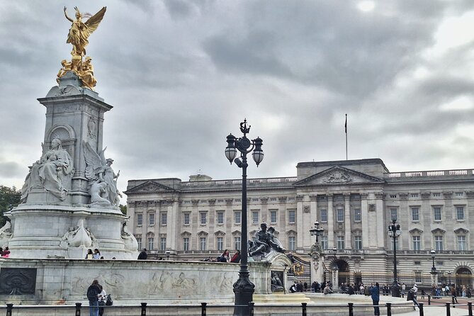 2 Hour Walking Tour from Buckingham Palace to Big Ben - Meeting at the Machine Gun Corps Memorial, then stepping into Green Park