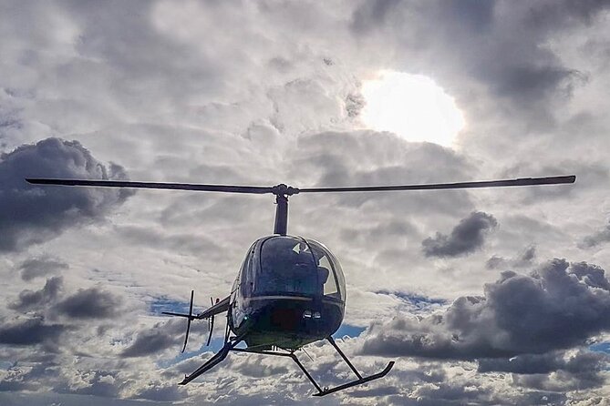25 minute Helicopter Discovery Trial Lesson - In the Cockpit Over Surrey, Taking the Controls (Under the Pilot’s Lead)