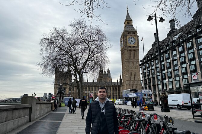 30 Major London Attractions Walking Tour With Photos - Piccadilly Circus and Leicester Square: big screens and big vibes, fast