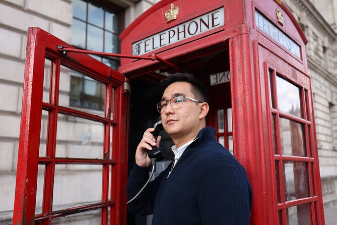 60-Minute Private Photoshoot Tour near Bigben and London Eye - Stop 1 near Westminster Tube: Big Ben, London Eye backgrounds, and that red phone box
