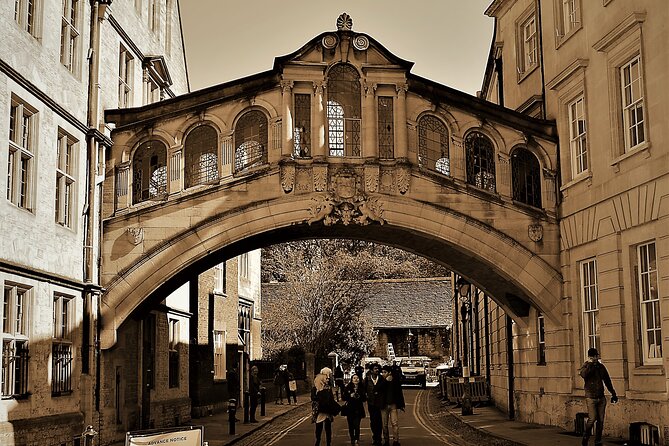 90 Minute Classic Walking Tour of Oxford - The Guides Matter: Nick, Andrew, and Graham’s Style of Storytelling
