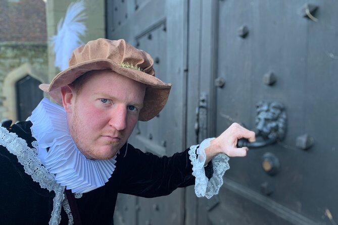 A Historical tour of Warwick with Queen Elizabeth's Secret Lover - Starting at Warwick Castle ticket area: the perfect first orientation