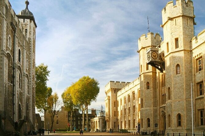 Admission Ticket to The Tower of London & Crown Jewels Exhibition - Timing matters, 2 hours can become 3 when crowds hit