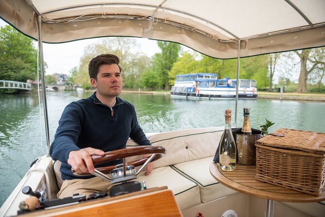 Afternoon Tea Sightseeing River Cruise in Oxford - Through Iffley Lock into quieter water meadows and wildlife
