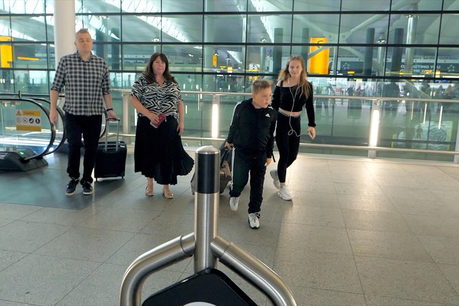 Airport Coach Service from Oxford to Heathrow - Luggage Handling: The Driver Does the Heavy Lifting