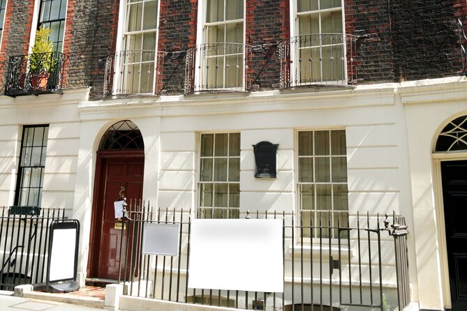 American Heritage in London 4 Hour Private Tour in a Black Cab - All Hallows by the Tower: a church story from the road
