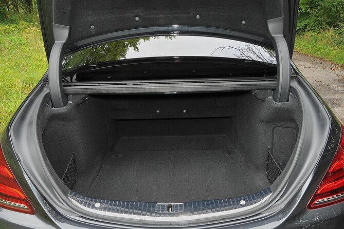 Arrival by Luxury Car from Heathrow Airport LHR to Central London - What you get for the price, and why it can beat the usual options