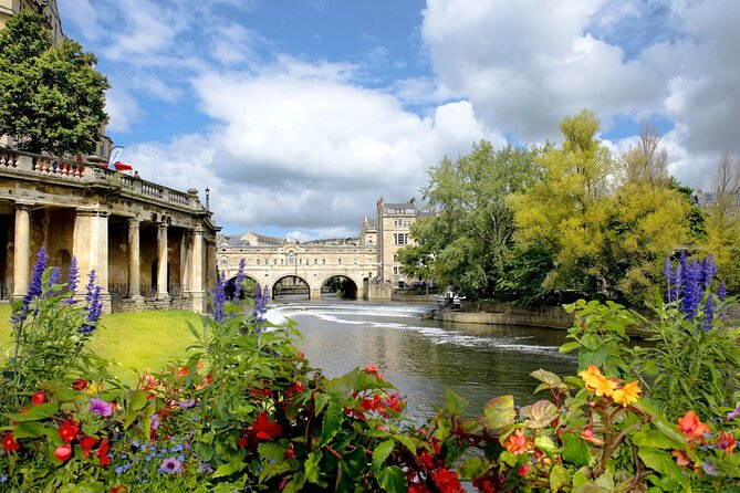Bath and Cotswold Village Private Car Tour from London - Guides and drivers: the difference between seeing and understanding