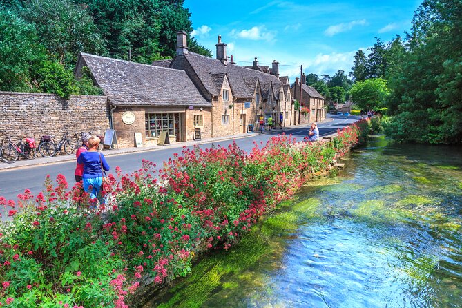 Bath and Cotswolds Guided Tour from London - Guides, group size, and why commentary style matters