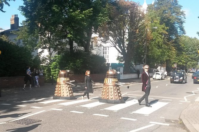 Beatles and Rock Superstars - Private Taxi Tour with Hotel Pickup - Savile Row Stop and the Apple Corp HQ Roofline