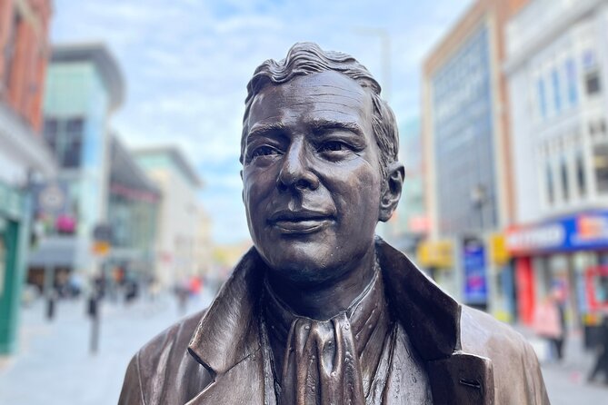 Beatles Guided Walking Tour in Liverpool - The pre-walk context by the Beatles museum area