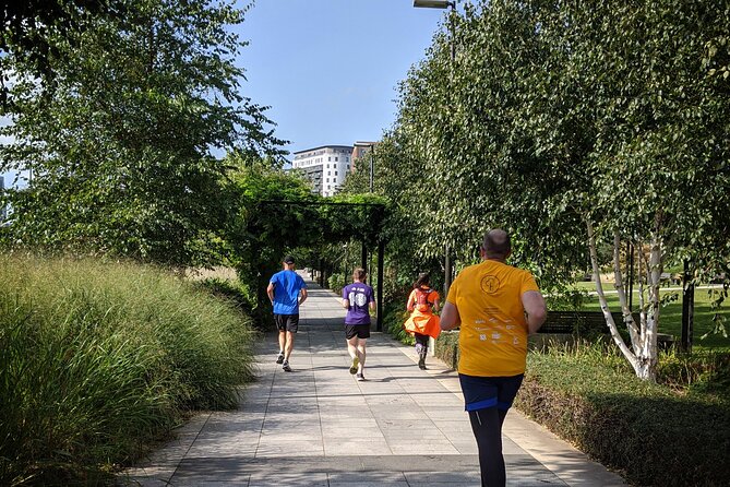 Best of Birmingham 12km Running Tour - Stop 1: Roundhouse Birmingham warm up and canal history