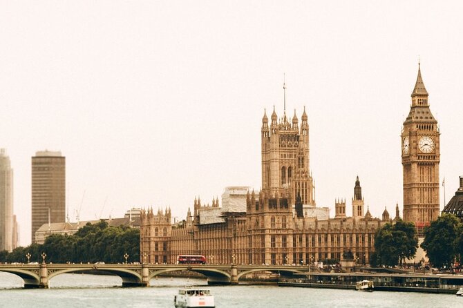 Best of London Private Walking tour, 3hours - Parliament Square statues, plus a stop that adds real wartime context