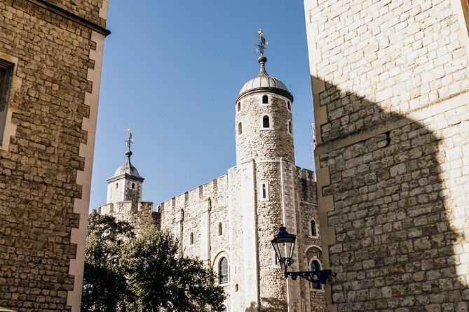Best of London Tour - Crown Jewels, River Cruise & History Walk - Tower of London free-roam time with a leader’s game plan