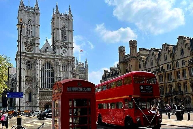 Best of London Tour: Tower of London and Churchill War Rooms - St. Paul’s Cathedral: a skyline photo stop, not a long visit