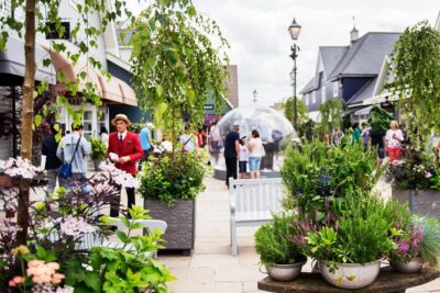 Bicester Village Private Vehicle Round Trip Service from London