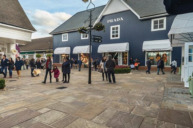 Bicester Village Private Vehicle Round Trip Service from London - Vehicle comfort, luggage limits, and who it fits best