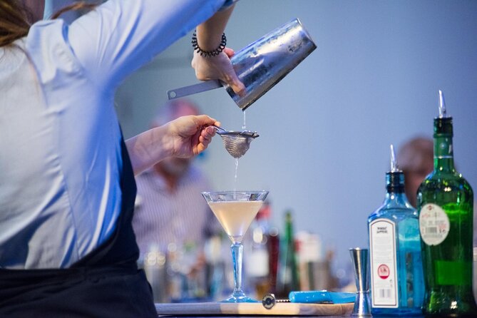 Bombay Sapphire Gin Cocktail Masterclass and Tour - Start at the Turbine Bar: your first gin and tonic moment