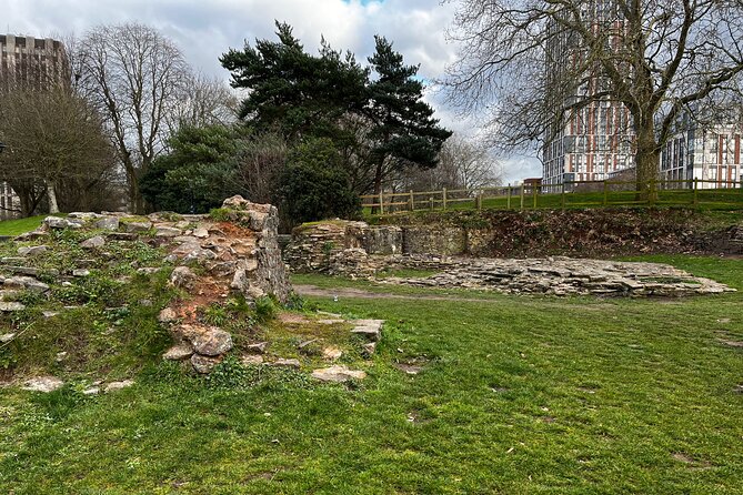 Bristol Harbourside Self-Guided Walking Tour - Redcliffe Caves and the dockside homes above them