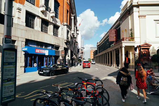 British Royal Mistresses and a Pub - Theatre Royal Drury Lane: Nell Gwyn and masquerade echoes
