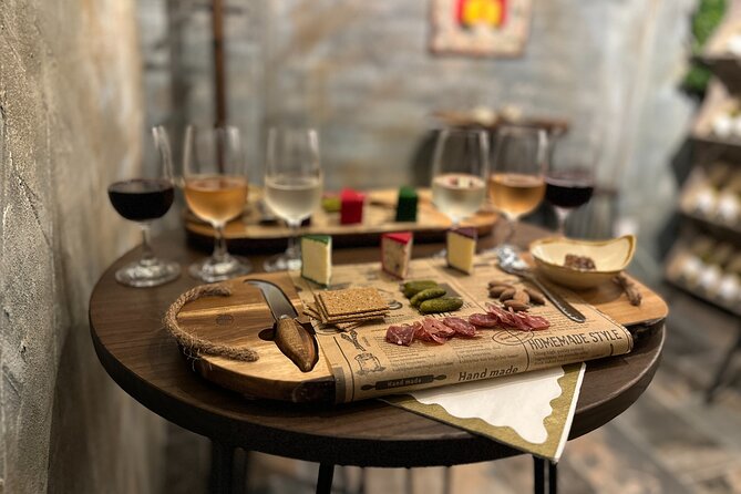 British Wine and Cheese Tasting Experience in City of Bath - British wine and cheese in Bath, what the one-hour format feels like