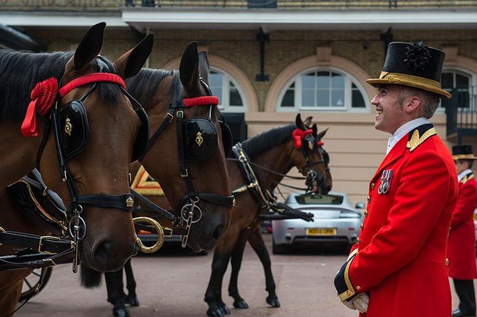 Buckingham Palace: Admission ticket to The Royal Mews - Getting your bearings: location and practical timing