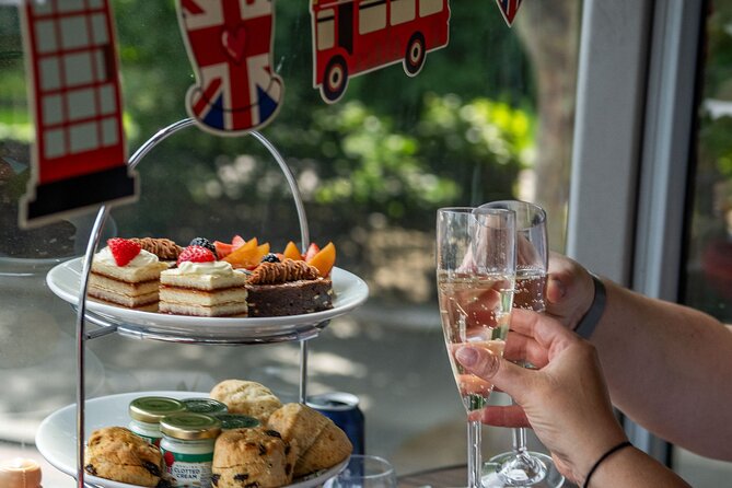 Buckingham Palace & Afternoon Tea Sightseeing Tour with PG Tips - Entering Buckingham Palace State Rooms, what you’ll actually see