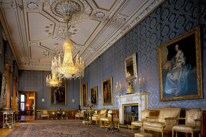 Buckingham Palace and Windsor Castle Escorted Tour from London - The coach ride: enjoy it when the guide makes it come alive