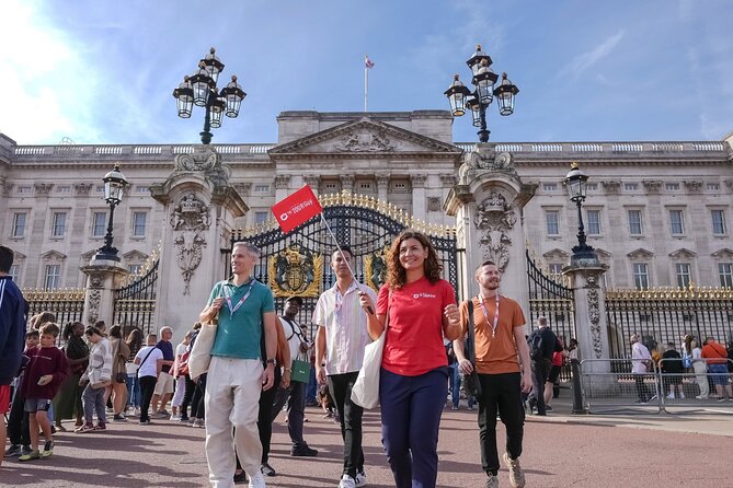 Buckingham Palace: Walking Tour with Entry & Audio Guide - The easy flow: meet, walk, enter, then audio mode