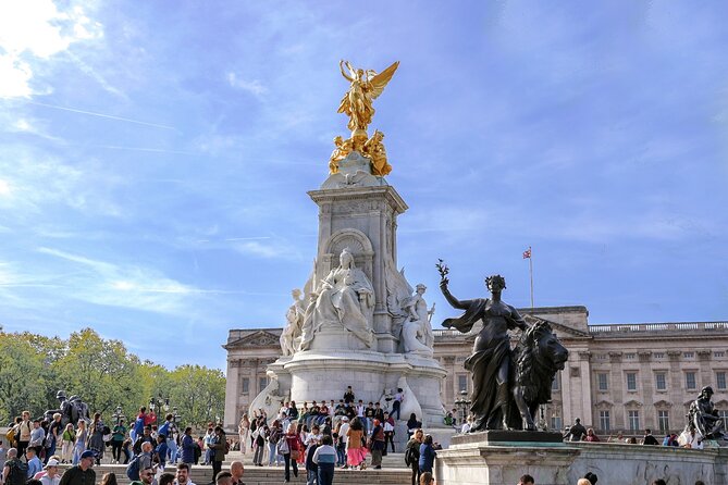 Buckingham Palace: Walking Tour with Entry & Audio Guide - Entering Buckingham Palace with skip-the-line help