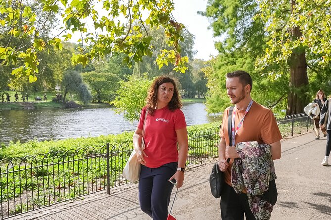 Buckingham Palace: Walking Tour with Entry & Audio Guide - Practical tips that make the day smoother