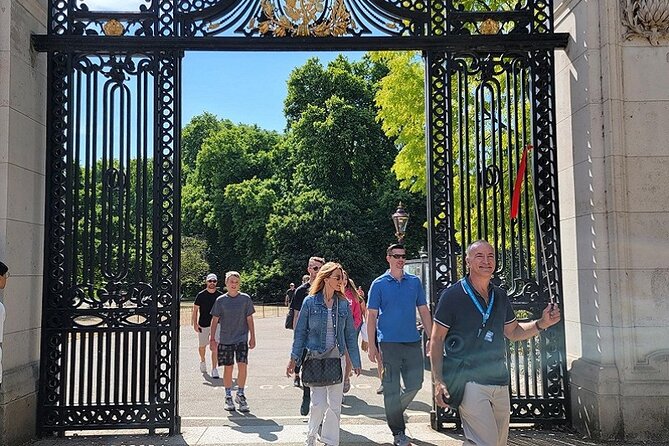 Buckingham Palace: Walking Tour with Entry & Audio Guide - Should you book this Buckingham Palace walking tour?