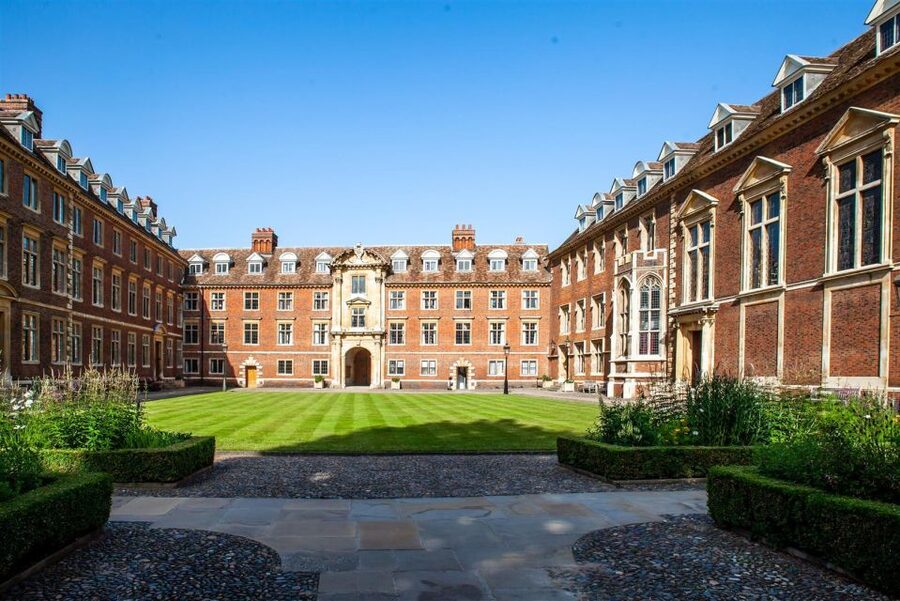 Cambridge: 2-Hour Private University Walking Tour - King’s College Chapel and the Mathematical Bridge: your best photo time