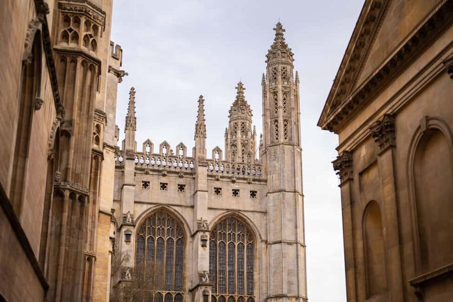 Cambridge: Alumni-Led Tour with King's College and Punt Tour - Meeting King’s College and getting on track fast