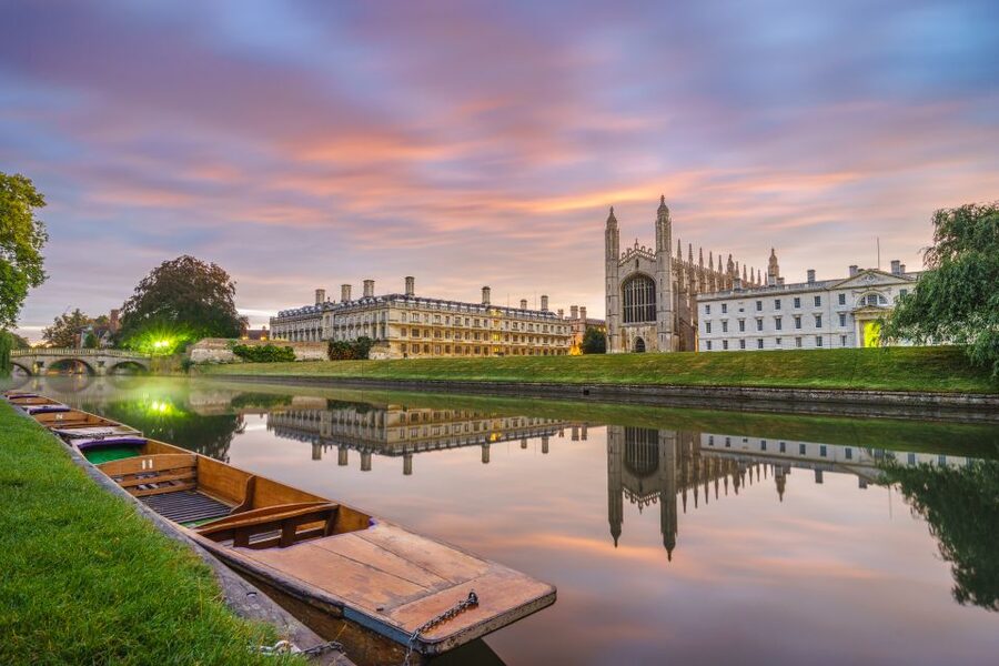 Cambridge: Chauffeured Punting Tour - Passing Cambridge Colleges: What to Watch as the Names Roll By