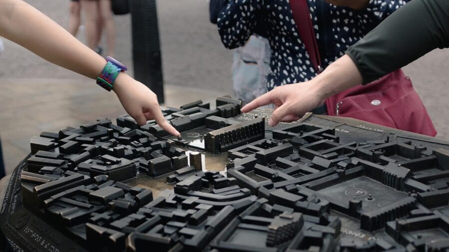 Cambridge: City Walking Tour & Exploration Game - Families, couples, and groups: who this fits best