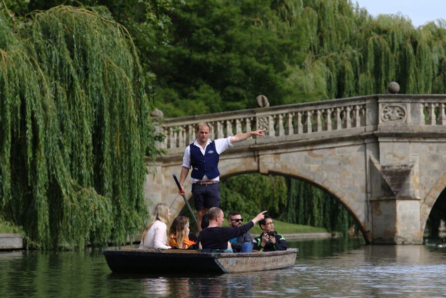Cambridge: Guided Shared River Punting Tour - Seeing Cambridge University from the River Cam