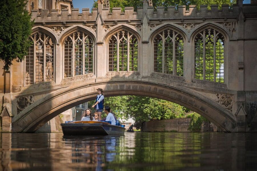 Cambridge: Guided Shared River Punting Tour - Comfort and small comforts that change your whole ride