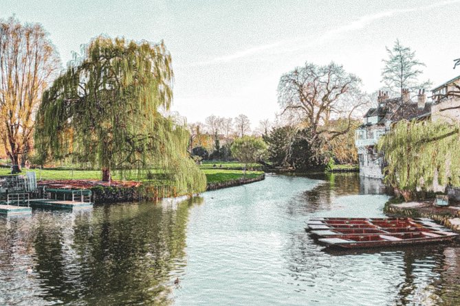 Cambridge Riverside Walk From Queen’s College to Trinity College - Offline audio and GPS that keep you from babysitting your phone
