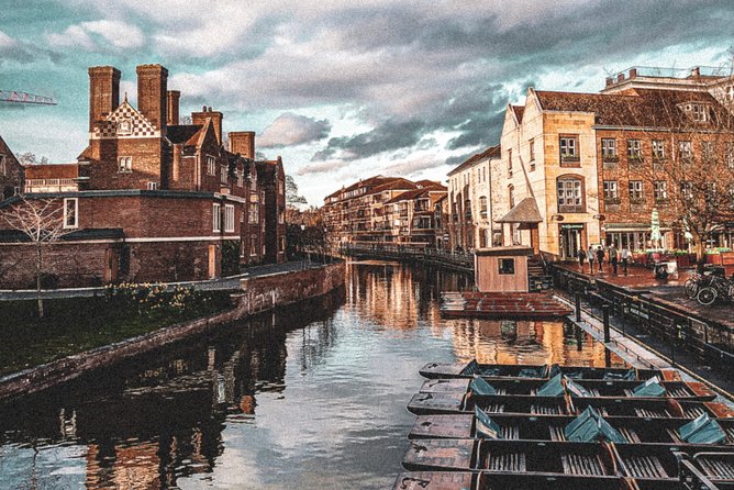 Cambridge Riverside Walk From Queen’s College to Trinity College - Garret Hostel Bridge: take the view, or try the bridge-hopping energy