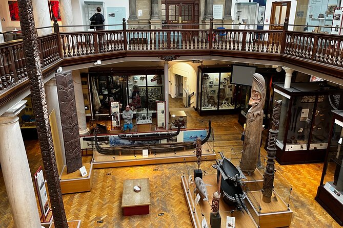 Cambridge Self Guided Walking Tour - Market Square to the Round Church and Senate House: a course through old power