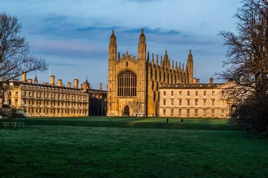 Cambridge: Sightseeing Walking Tour with a Local Guide - College sights and courtyards: what to watch for during the walk