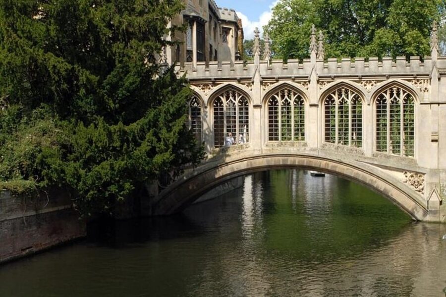 Cambridge: Sightseeing Walking Tour with a Local Guide - Riverbank time and city atmosphere: the end that helps you plan