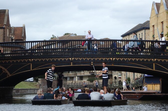 Cambridge University Colleges Guided Punting Tour - A College That Helped Women Undergraduates, Plus Trinity Hall Views