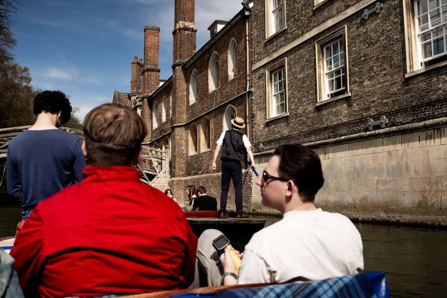 Cambridge University: Guided Punting Tour on the River Cam - Why a guided River Cam punt is the smartest way to see Cambridge colleges fast