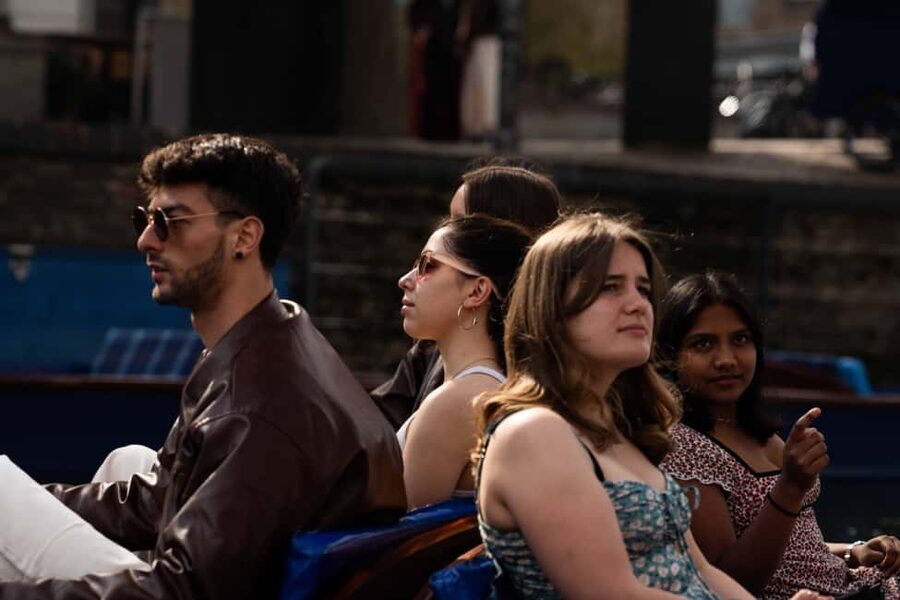 Cambridge University: Guided Punting Tour on the River Cam - Guides make the difference: why the narration lands
