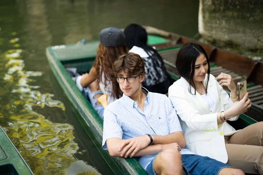 Cambridge University: Guided Punting Tour on the River Cam - Weather comfort and food planning: how to make the day feel easy