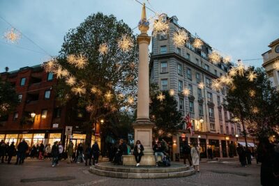 Camden’s Yuletide Stroll Private Tour: Lights, Markets & Magic