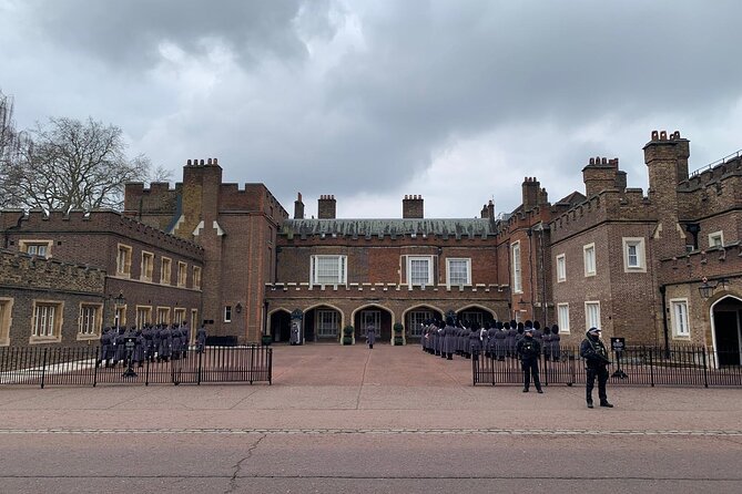 Changing of the Guard at Buckingham Palace Experience - The Value of a Guided Changing of the Guard Morning